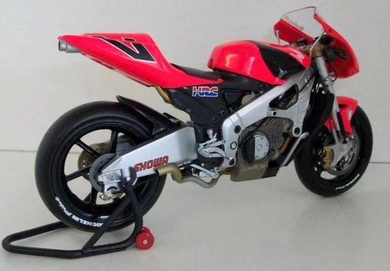 Model bike Honda RC211V Doohan Motegi MotoGP test Minichamps 122 017999 1:12th - Image 2 of 4