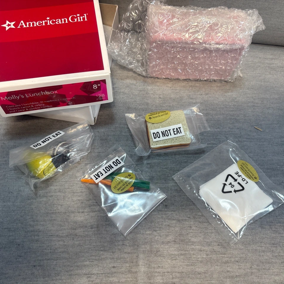 Lonchera American Girl Molly’s roja nueva retirada Foto 2 de 4