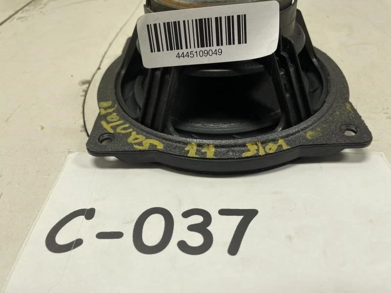 Hyundai Santa Fe SWB 2015 altavoz puerta lateral del pasajero trasero derecho OEM+ Foto 4 de 4