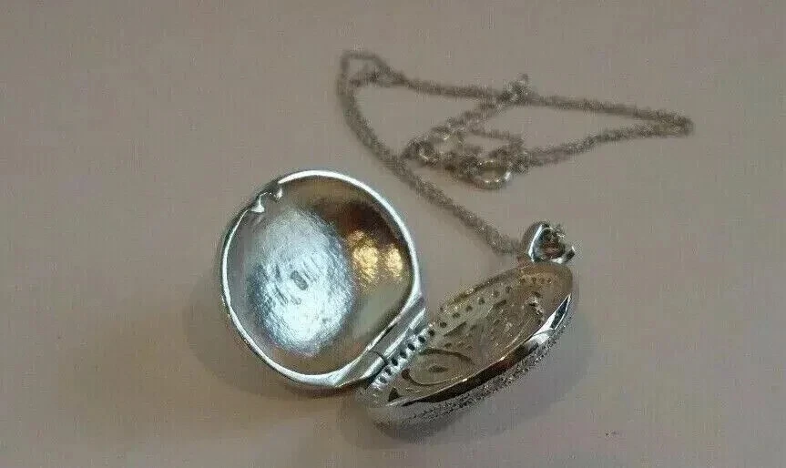 Women Locket Pendant 14K White Gold Plated 18" 2Ct Round Cut Lab-Created Diamond - Image 4 of 4