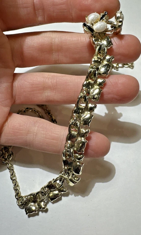 Винтажный Coro белый жемчуг овальная кабина золотой тонны листья черная эмаль ожерелье DC2 - Изображение 3 из 4