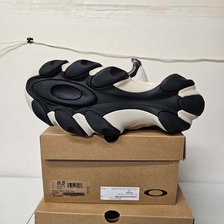 Brand New Y2K Oakley Factory Team Flesh Brain Dead Milk Size 8.5 Brand New Y2K Oakley Factory Team Flesh Brain Dead Milk Size  main image 3