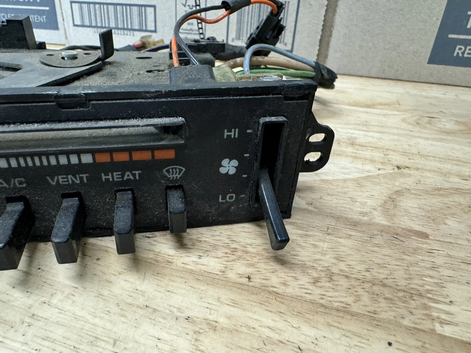 Dodge Ram D150 D250 D350 81-93 Ramcharger W150 W250 W350 control de calefacción de aire acondicionado Foto 4 de 4