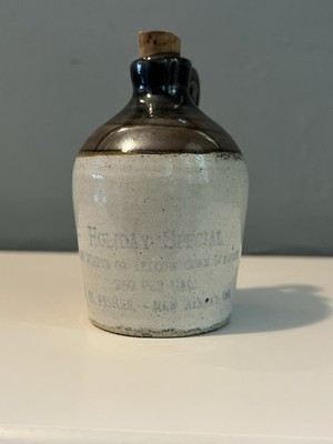 Antiker leerer Steinzeug Whisky Mini Krug Holiday Special Jh Fisher 1890S