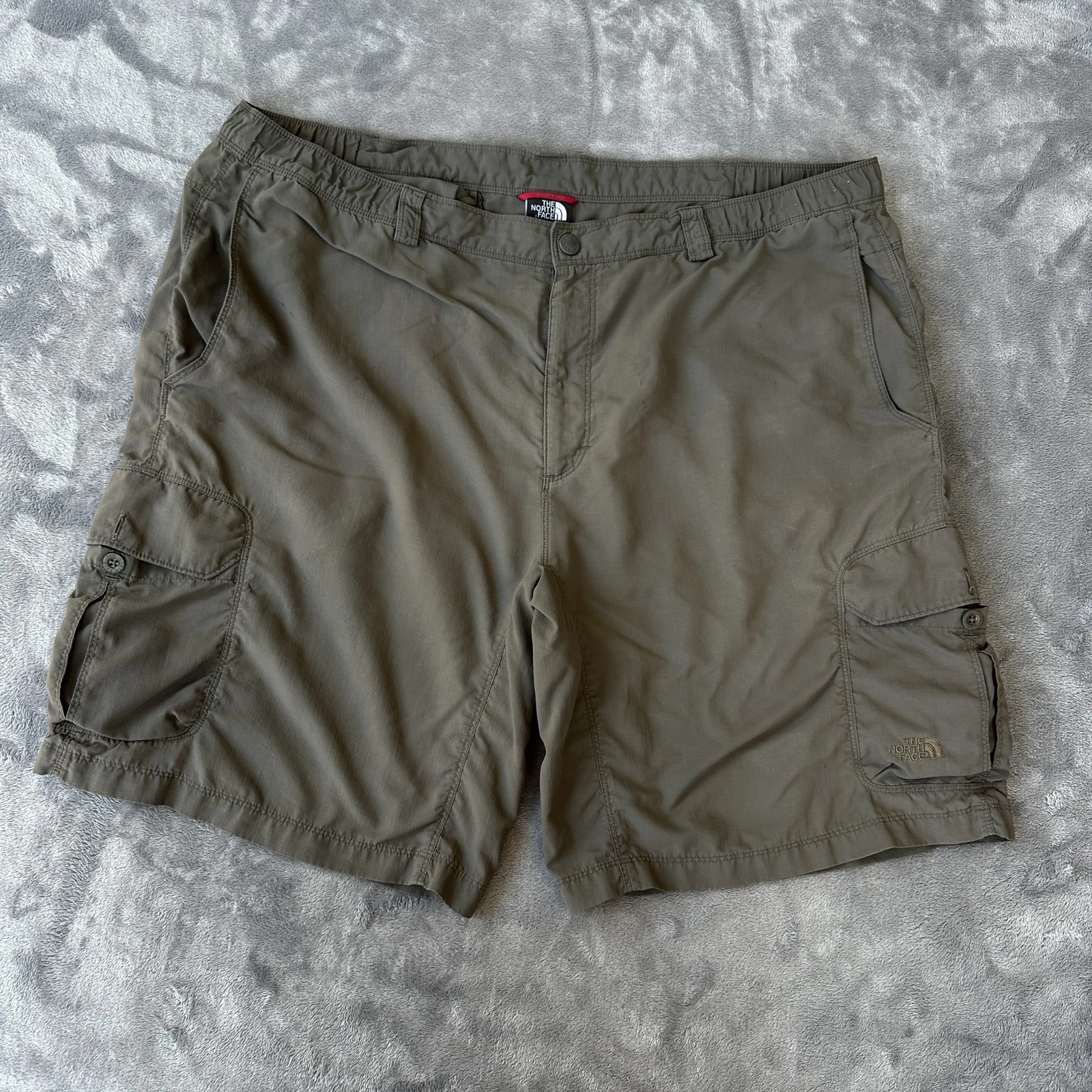 North Face Shorts Mens 2XL Nylon Cargo Outdoor Hiking Zip Pocket Lightweight