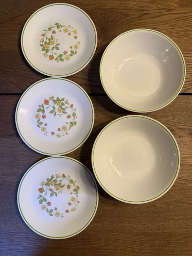Vintage Corelle Strawberry Sundae  8 1/2" Serving Bowls & 3 Lunch Salad Plates