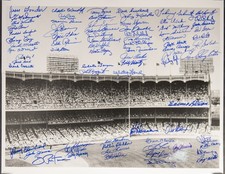 THE NEW YORK YANKEES - AUTOGRAPHED SIGNED PHOTOGRAPH WITH CO-SIGNERS