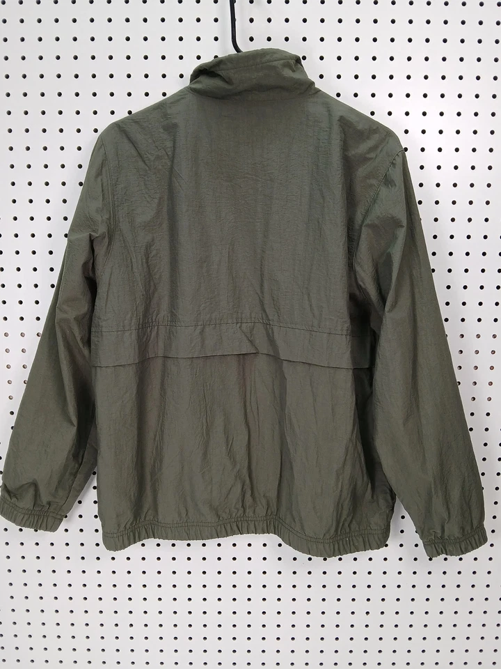Chaqueta cortavientos estilo militar verde oliva talla mediana barra de cinta Foto 2 de 4