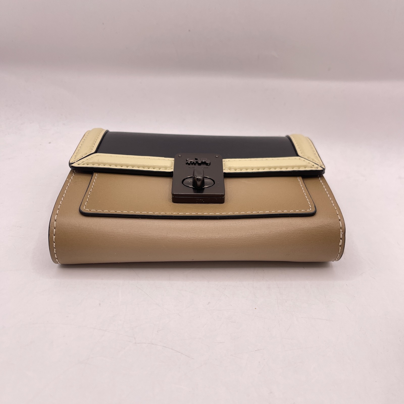 Coach Womens Hutton Colorblock Turn Lock Wallet Leather Black/Beige Pre-Owned thumbnail 6
