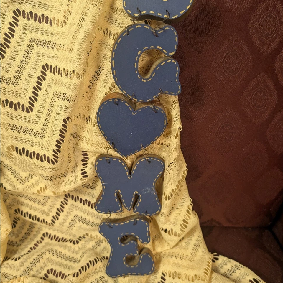 Wooden Blue Country Vintage Stitched Heart & Bow Welcome Hanging Wall Door Sign - Image 4 of 4