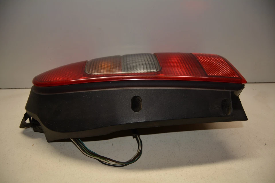 1997 - 2005 PONTIAC MONTANA VAN RIGHT SIDE TAIL LIGHT LAMP OEM, 166-01800 - Image 2 of 4