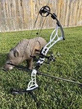 Bowtech Fanatic 3.0 Target Package Compound Bow Right Handed, White