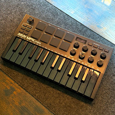 Akai MPK mini 25-Key Synth MIDI Keyboard Controller w/ Pad Triggers