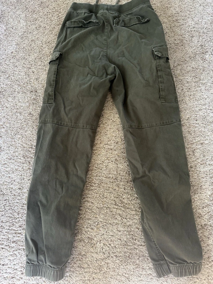 Pantalones de chándal H&M de algodón verde utilitario para niño talla 12-13 Foto 2 de 3