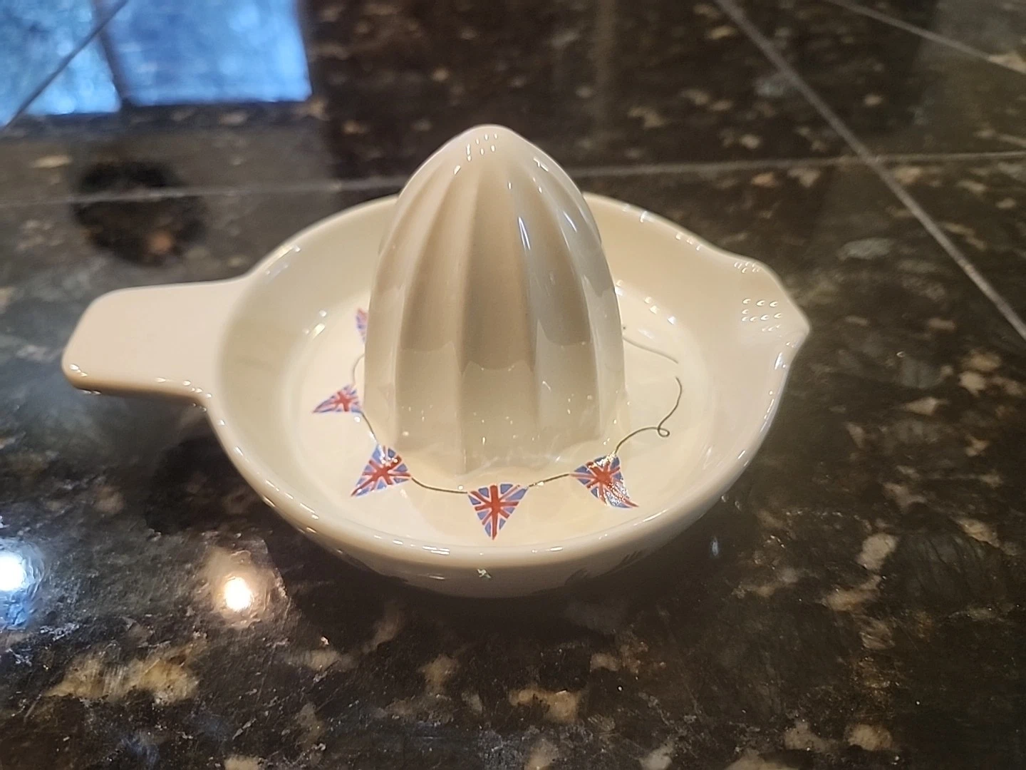 Mason Cash Quality English Ceramic Handheld Citrus Squeezer Juicer Ivory/ Flags
