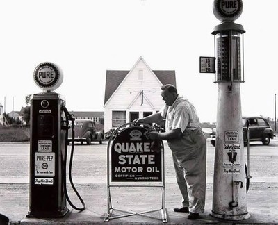 PURE OIL SERVICE STATION / QUAKER STATE OIL OLD PUMPS 1040'S PHOTOGRAPH