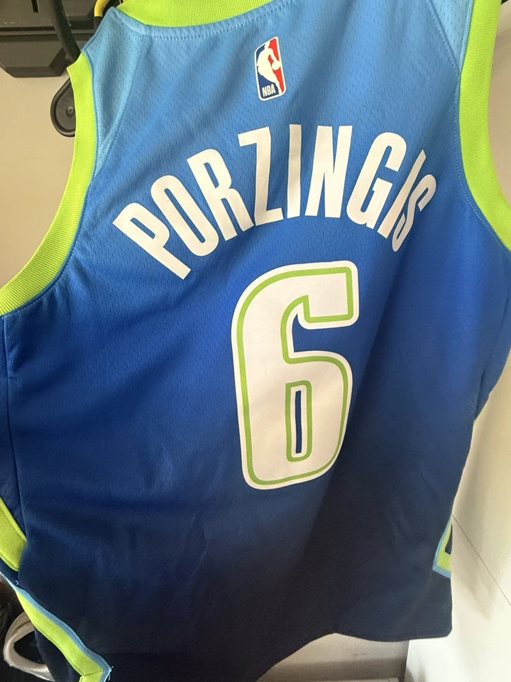 Nike Dallas Mavericks NBA Kristaps Porzingis #6 Edición City Talla 44 Mediana Foto 4 de 4