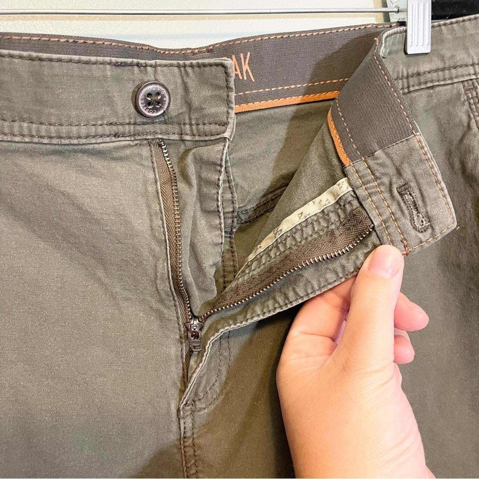 Copper & Oak Men's Green Flat Front Regular Fit Stret… Gem