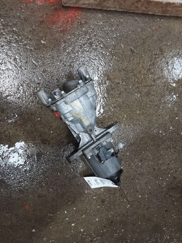 2011-2013 Kia Sorento Rear Differential Carrier Assembly OEM  - Image 2 of 4