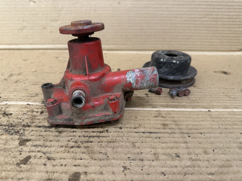 Bomba de agua Toyosha CS86 OEM Hinomoto C142 C144 Massey Ferguson 1010 1020 Foto 4 de 4