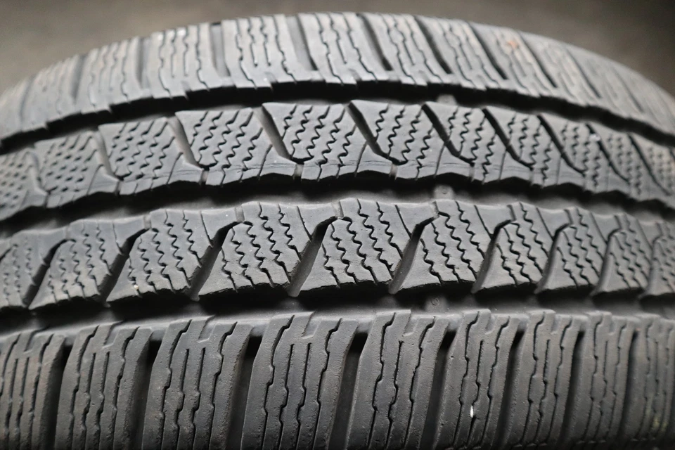 2 x Continental Van Contact Winter  225/55 R17 C  109/107T  M+S  ca. 5- 6 mm - Bild 3 von 4