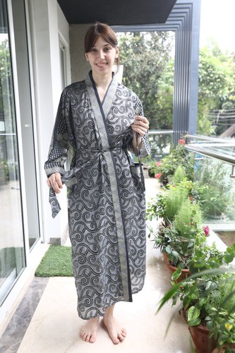 Kimono Lungo In Seta Grigio E Nero Per Donna Robe In Seta Kimono PS KMO5188