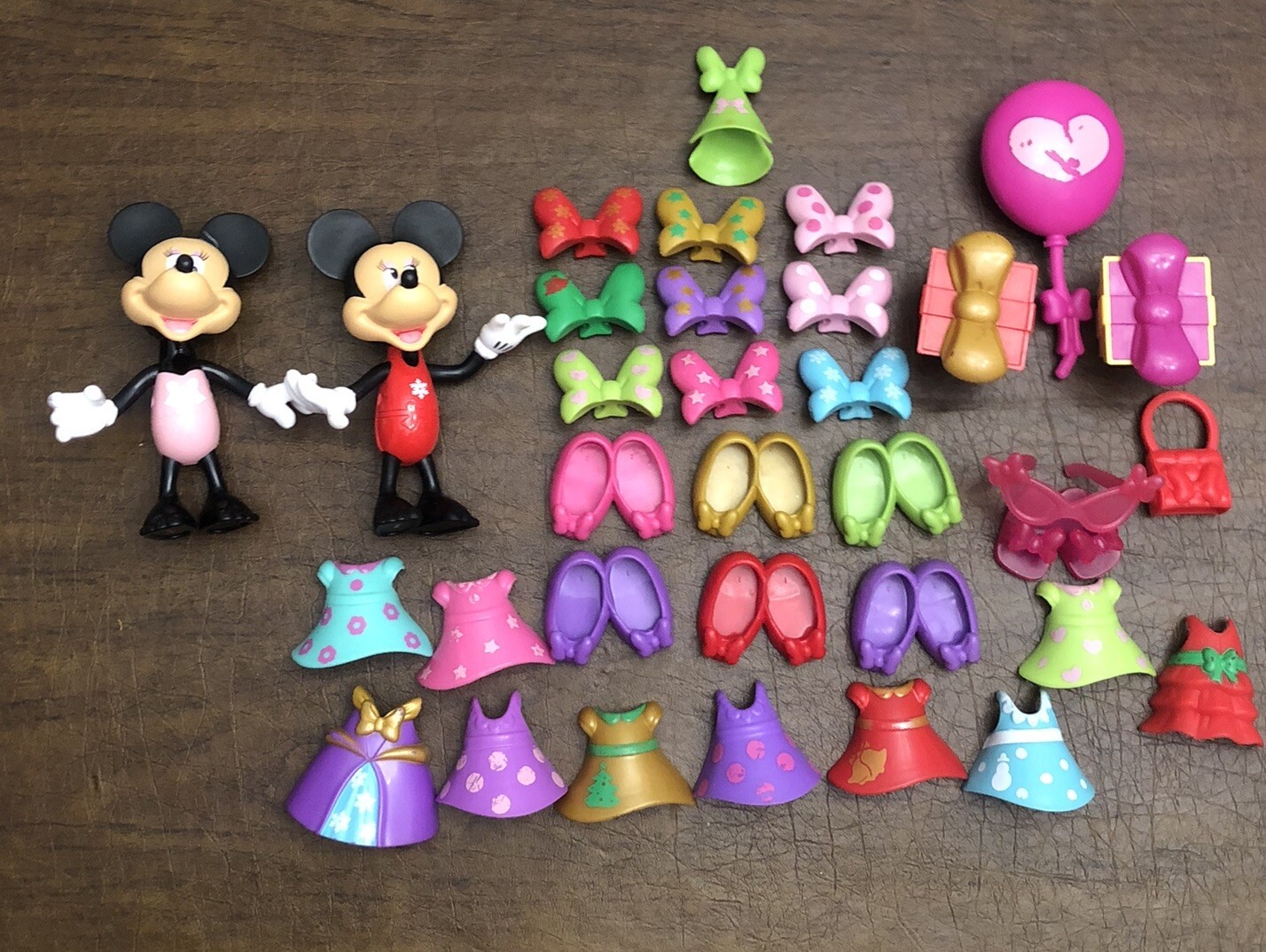 Minnie Mouse Lot Of 34 Disney Daisy Snap N’ Style Bow-Tique Dress Up Dolls Toy