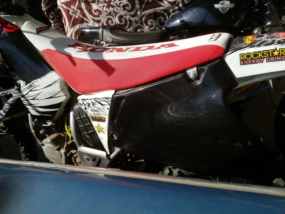 Cubierta de asiento Honda CRF230L - rojo ultra agarre/negro - se adapta a modelos de todo el año - Quick S Foto 3 de 4