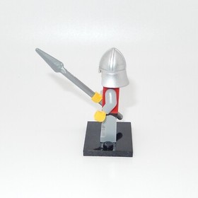 LEGO Minifigure CAS502 / LION KNIGHT QUARTERS / Kingdoms / Released 2012 / 10223