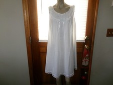 Vintage nightgown Sweet Nightie Embroidered blue Rosebuds Lace Shadowline Sm