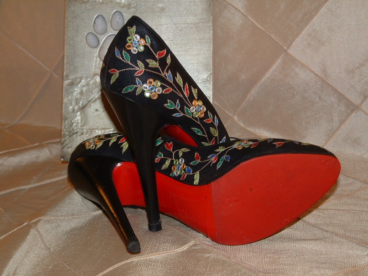 CHRISTIAN LOUBOUTIN VERY RARE VINTAGE BLACK EMBROIDERY PUMP SZ 39