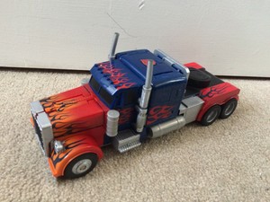 optimus prime g1 self transforming toy