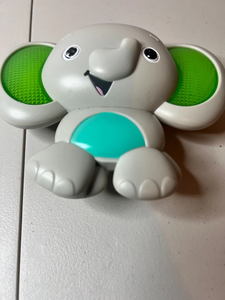 Kids II Inc. Ilumina y reproduce una variedad de sonidos juguete elefante para niños gris Foto 3 de 4