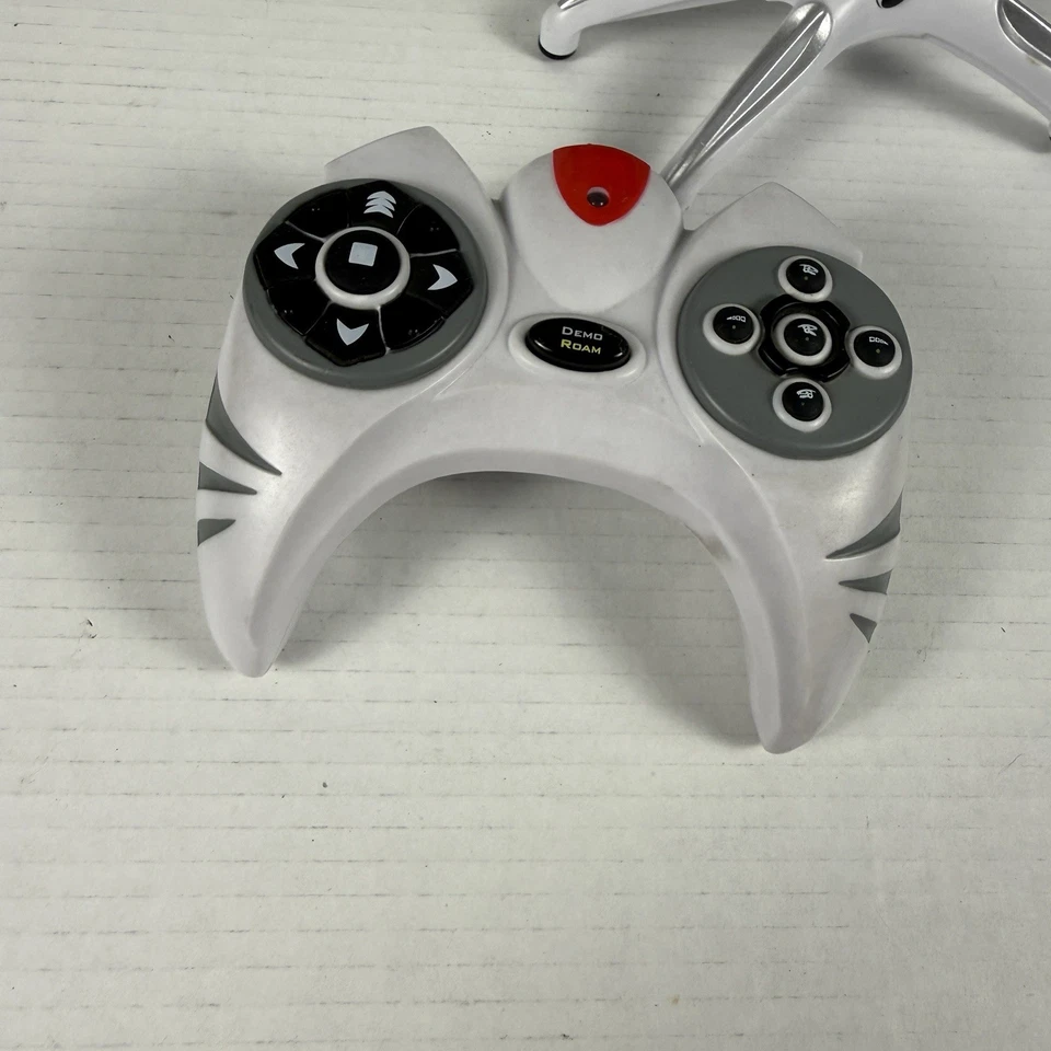 Wow Wee Roboraptor Robot White Dinosaur 32" w/ remote Not Working no idea why. - Image 3 of 4