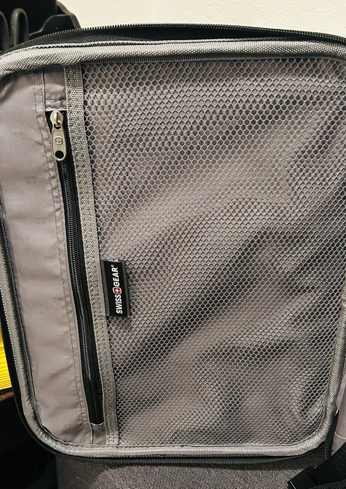 SWISSGEAR BLACK ROLLING CARRY-ON SUITCASE Swiss Gear Luggage - Image 4 of 4