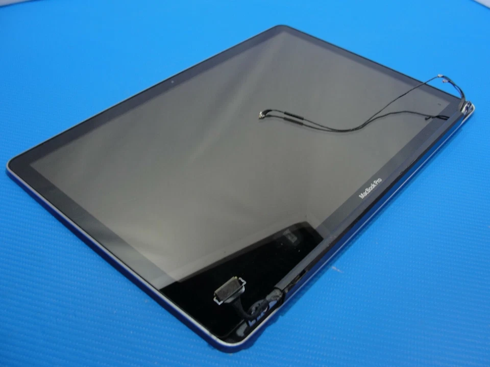 MacBook Pro A1286 15" Early 2010 MC371LL/A Glossy LCD Screen Assembly 661-5483 - Image 2 of 4