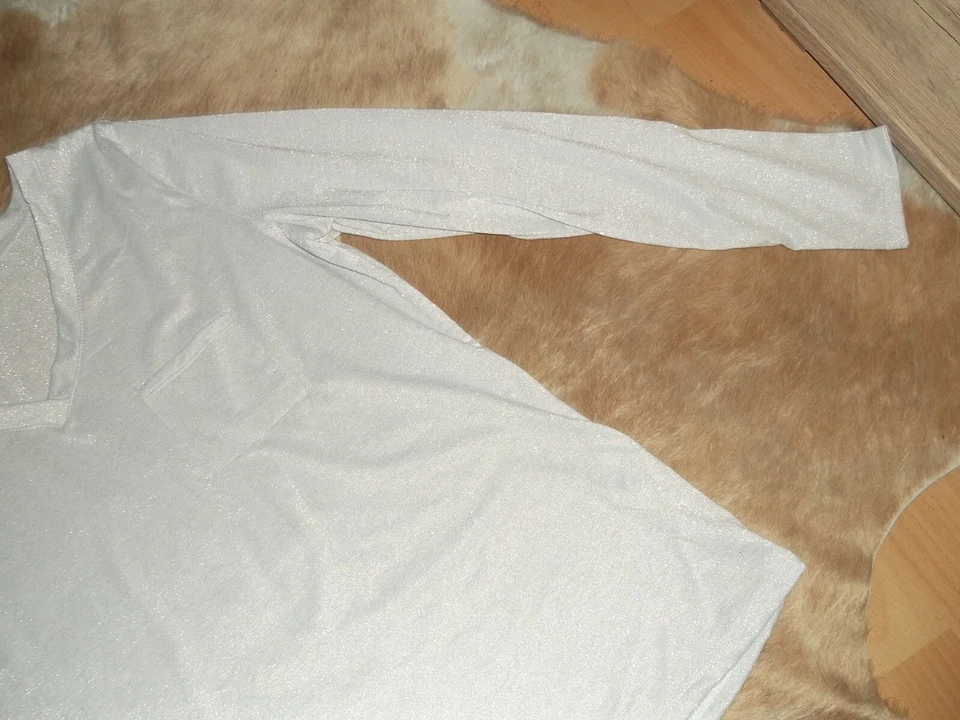 Janina Damen Shirt Grau Glitzer langarm Gr. 44 Secondhand ansehen!! - Bild 2 von 4