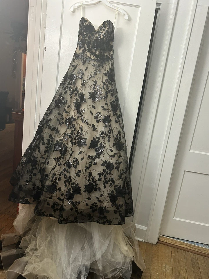 Black & Tan Wedding Dress - Image 2 of 4