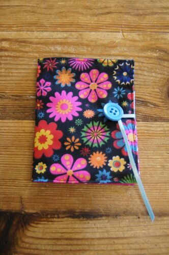 Handmade fabric tea bag holder wallet black with bright flowers pink blue yellow - Afbeelding 1 van 3