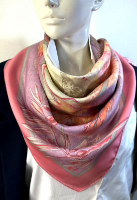 SALE！ HERMES シルクスカーフ グレージュマゼンダ 希少 お洒落 SALE！ HERMES シルクスカーフ グレージュマゼンダ 希少 お洒落 SALE