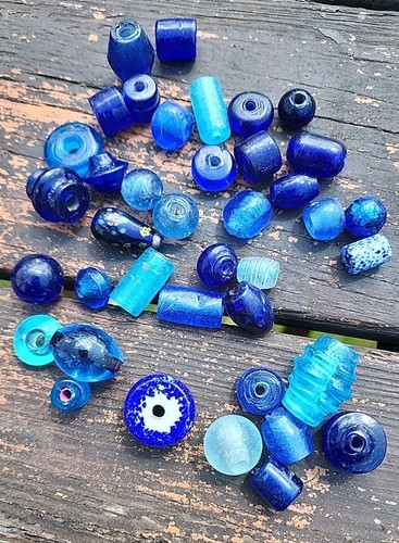 RARE OLD TRANSLUCENT BLUE ANTIQUE TRADE BEADS No Case Worn - Picture 10 of 11