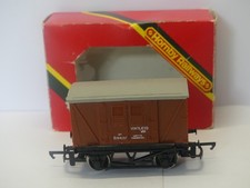 Hornby OO Gauge BR Brown 12T Box Van Wagon with Sliding Doors B784287  R205