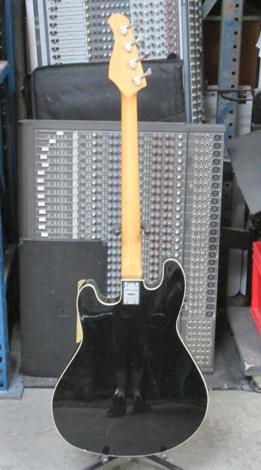 Bajo eléctrico acústico de 4 cuerdas Kramer Ferrington con estuche rígido original Foto 3 de 4