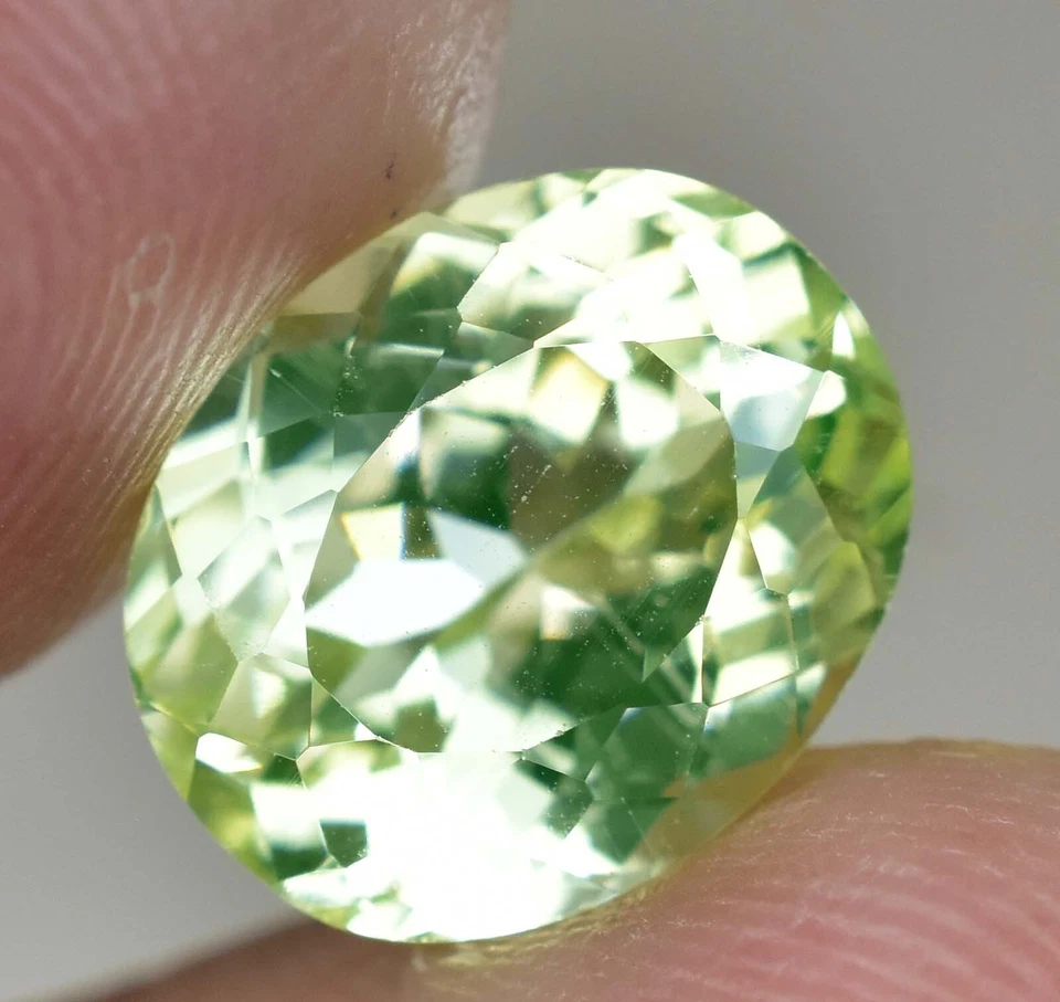 5.40 CT Natürlich Grün Peridot Ovale Form VVS Pak Edelstein Agl Zertifiziert - Bild 2 von 4