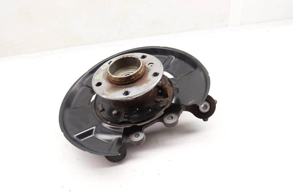 BMW 230I 2017-2023 - Nudillo de husillo trasero izquierdo con cojinete de rueda 6792515 Foto 2 de 4