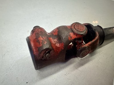 PTO shaft yoke assembly for box scraper