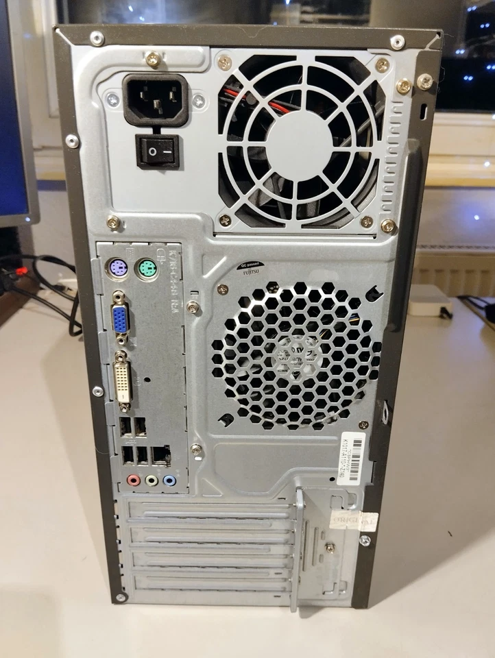 Fujitsu ESPRIMO P400 - Intel Pentium 2x3,10GHz - 8GB RAM - 500GB SSHD - Bild 4 von 4