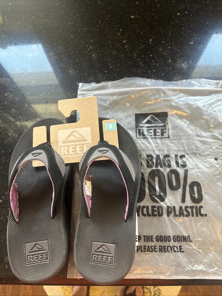 Chanclas REEF Fanning para mujer, talla 5. Negro/gris/rosa. Foto 2 de 4