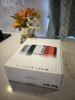 QUMI Q6 SILVER/BLACK PROJECTOR FOR PARTS NOT WORKING