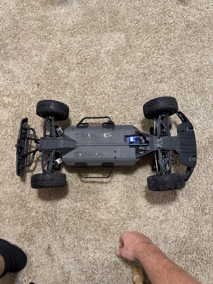 Traxxas Ford Raptor R 4X4 Ultimate Brushless RTR Short Course RC Truck - Image 4 of 4